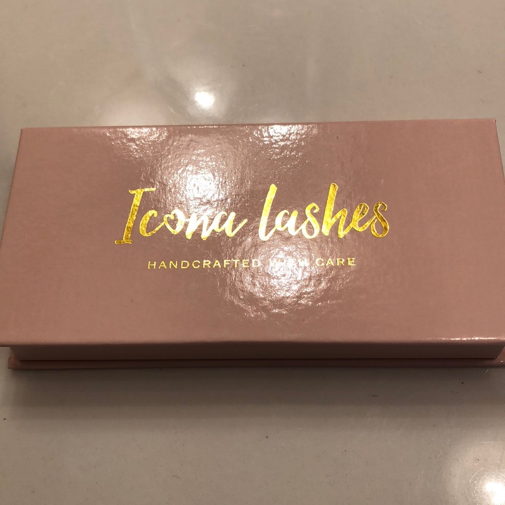 Fake lashes